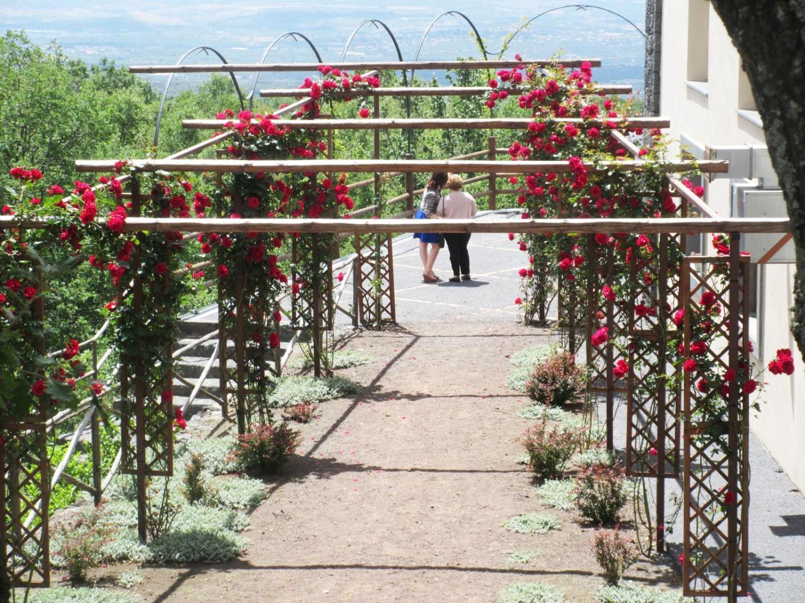 Boscoscuro Villa Ragalna Buitenkant foto