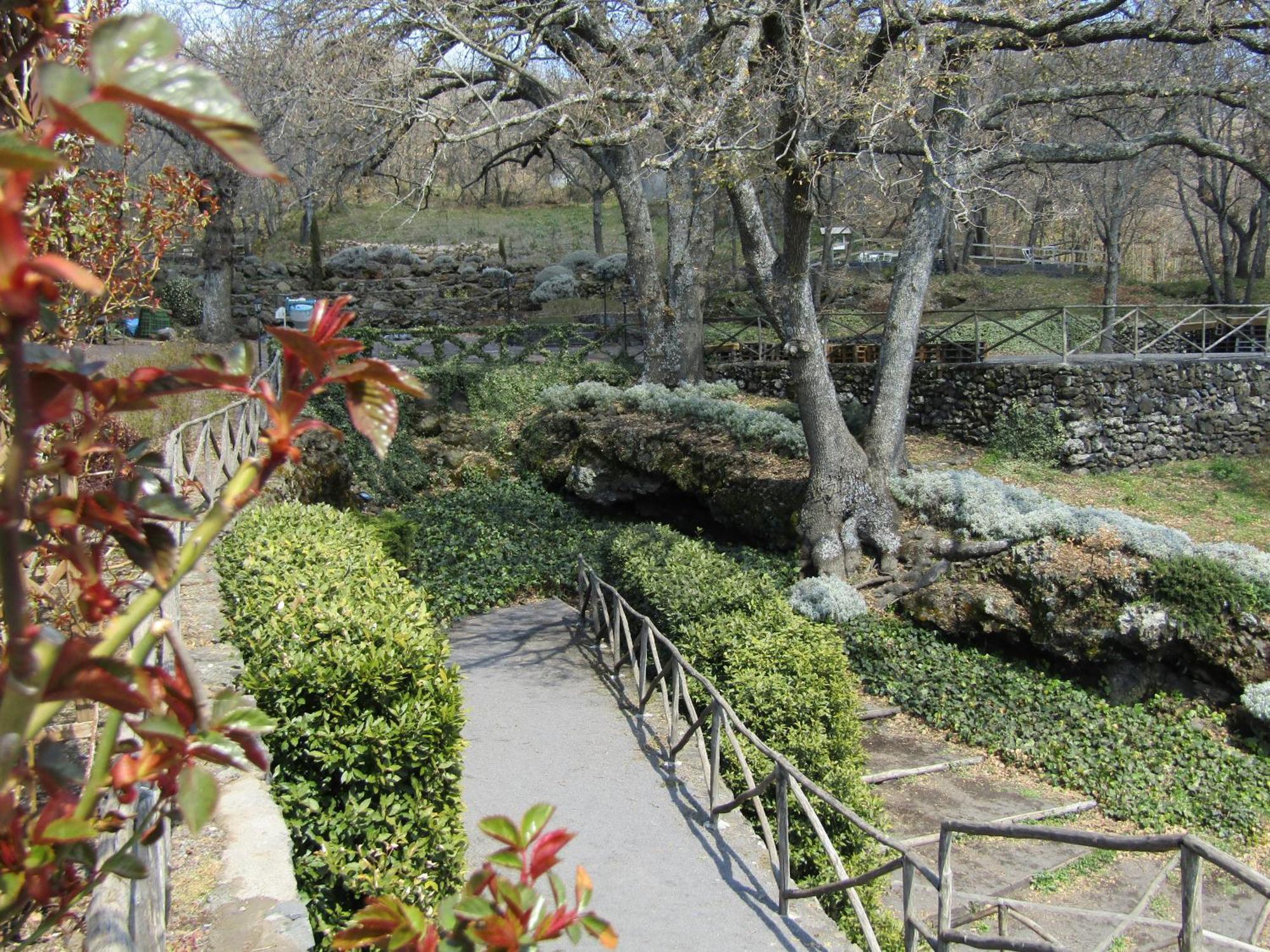 Boscoscuro Villa Ragalna Buitenkant foto
